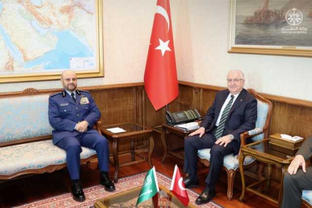 رئيس هيئة الأركان العامة يزور تركيا ويلتقي عددًا من المسؤولين