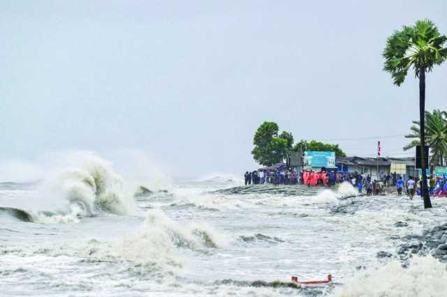 800 ألف شخص يغادرون قرى الساحل جنوب بنجلاديش تحسبا لاعصار ريمال
