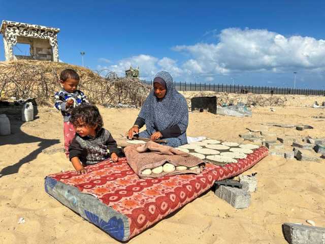 أطفال غزة يرضعون «المجاعة»