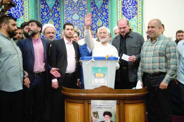 الإيرانيون يدلون بأصواتهم في انتخابات رئاسية مبكرة