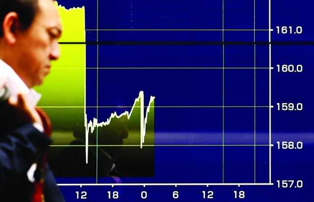 المؤشر الياباني يهبط مقتفيا أثر وول ستريت ومكاسب شركات الرقائق تحد الخسائر