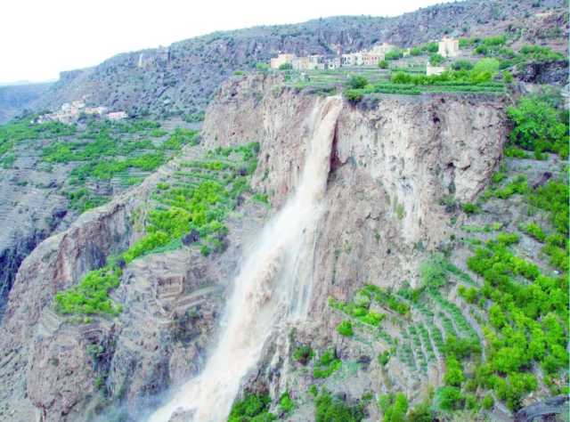 النقل: البدء برفع كفاءة طريق سيح قطنة بالجبل الأخضر