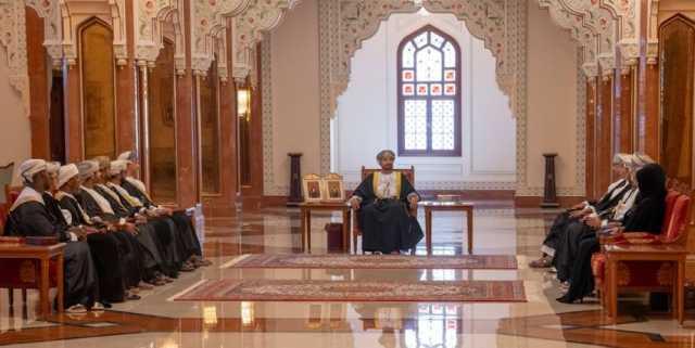 جلالة السلطان يمنح وسام الإشادة السلطانية لعدد من الشخصيات العمانية