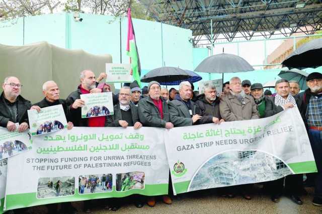 لاجئون فلسطينيون في لبنان يعتصمون إحتجاجا على وقف تمويل الأونروا