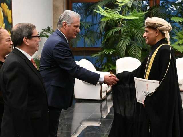 سفير سلطنة عمان لدى كوبا يقدّم أوراق اعتماده