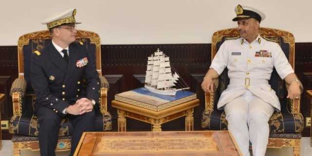 ​قائد البحرية السُّلطانية العُمانية يستقبل قائد القوات الفرنسية في المحيط الهندي