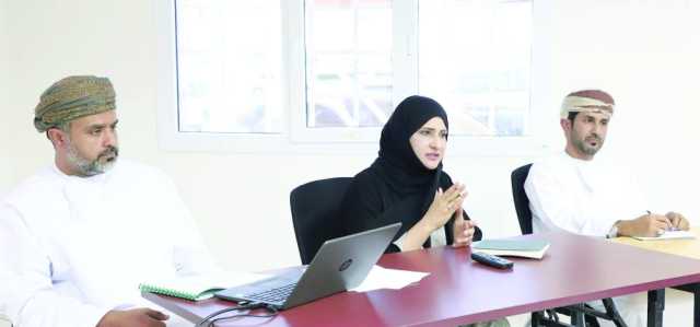 مناقشة نتائج الطلبة بمدارس محافظة ظفار