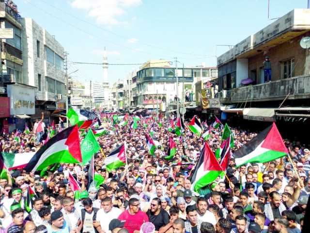 دعم شعبي عربي كامل للفلسطينيين.. ومطالبات بإنهاء التطبيع