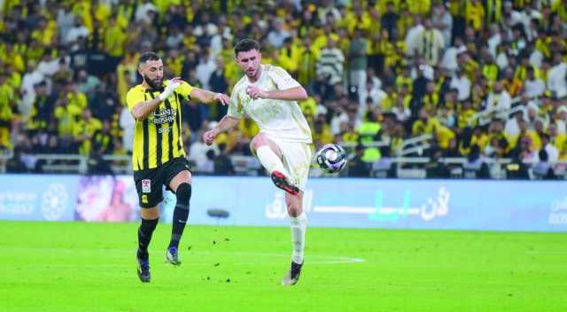 اتحاد جدة ينتزع فوزا صعبا على النصر ويعزز صدارته للدوري السعودي