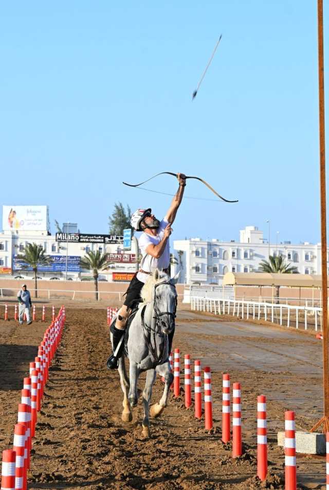 العطار يتوج بلقب مسابقة الرماية بالقوس على ظهر الخيل