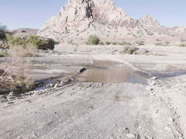 مطالـب بتوفيـر خدمـات الطـرق والاتصـالات لقـرى وادي ضلـع في عبري