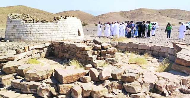 وفد إعلامي يزور أبرز المعالم والمشاريع التنموية بالظاهرة