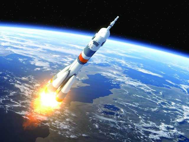 روسيا تطلق مركبة في أول مهمة لاستكشاف القمر منذ 50 عامًا