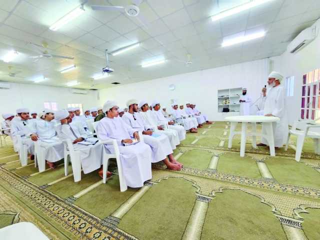 مركز الإمام أبي سعيد الكدمي بالحمراء يختتم دورته الصيفية