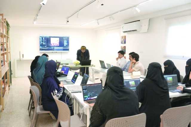 المصمم العماني عبدالعزيز العبري يختتم حلقة صناعة الفيديو بالذكاء الاصطناعي والمؤثرات البصرية