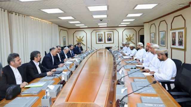 سلطنة عُمان وإيران تبحثان سبل تعزيز العلاقات الاقتصادية والتجارية
