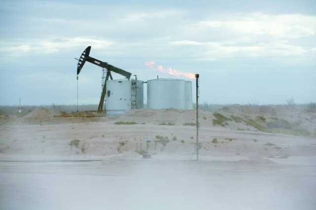 استقرار أسعار النفط بعد إبقاء أوبك بلس على تخفيضات الإنتاج