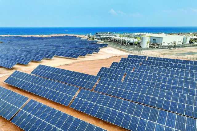 سلطنة عمان تفتتح أكبر مشروع لمحطة تحلية المياه يعمل بالطاقة الشمسية بولاية صور