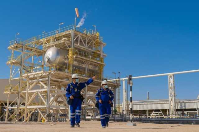 سلطنة عمان تحقق التوازن في استثمارات الوقود الأحفوري والطاقة النظيفة