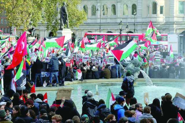 متظاهرون مؤيدون للفلسطينيين يغلقون مداخل مصنع عسكري في بريطانيا