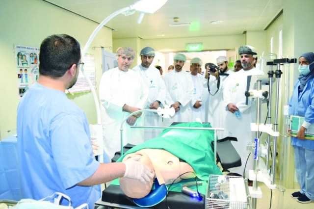 معرض توعوي يبرز أدوار الممرضين بمستشفى نزوى