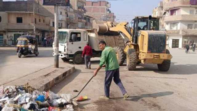 حملات نظافة مكثفة لرفع المخلفات الصلبة وصيانة أعمدة الإنارة بالمنيا