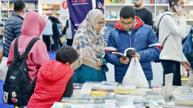 إقبال كثيف على معرض الكتاب لليوم السادس.. وجناح الطفل الأكثر جذبا للزوار