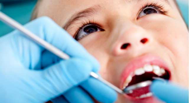 أطباء الأسنان توضح حول تكلفة الفحص الطبي في المدارس الخاصة