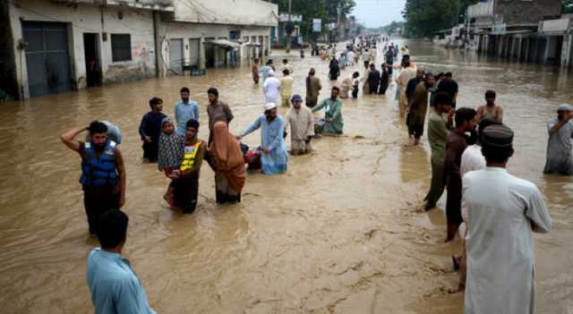 إجلاء آلاف الأشخاص بعد فيضانات هندية اجتاحت باكستان