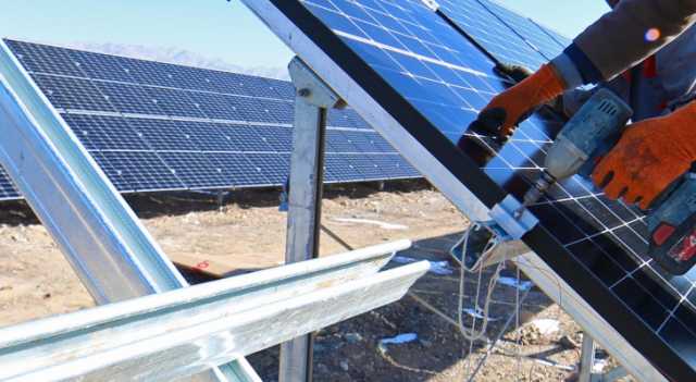 إنجاز المرحلة الأولى من مشروع تركيب الخلايا الشمسية للبلديات