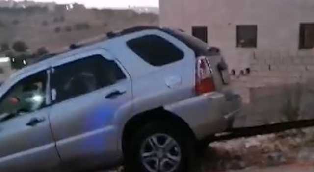 بالفيديو.. الأمن يتعامل مع حادث تدهور مركبة في طبربور