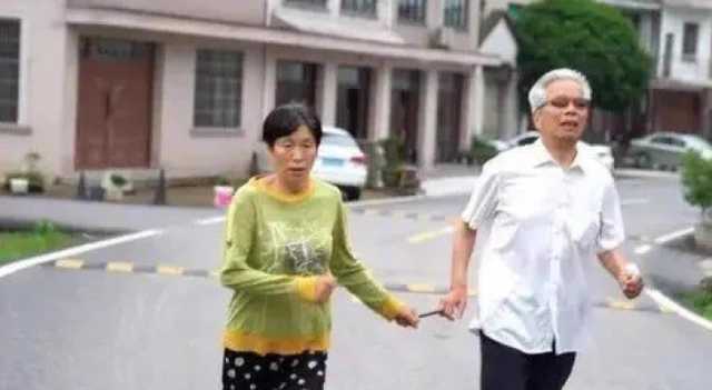 قصة مثيرة.. زوجان صينيان مربوطان بحبل الحب منذ 30 عاما