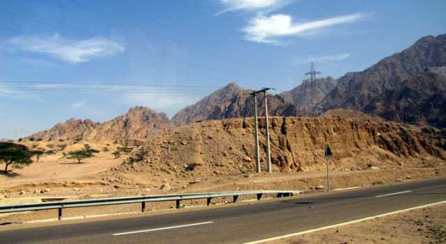 الضلاعين: الانتهاء من مشروع الطريق الصحراوي نهاية تشرين أول المقبل