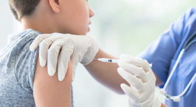 الصحة: تنفيذ حملة التطعيم دون طلب موافقة أولياء الأمور