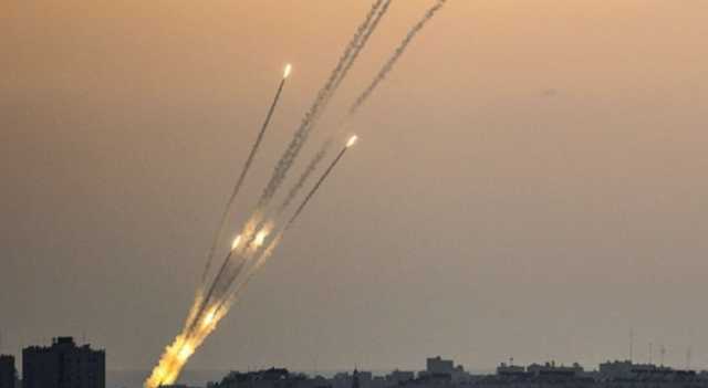 مراسل رؤيا: رشقات صاروخية كبيرة على غلاف غزة وصفارات الإنذار تدوي