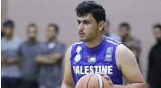 ارتقاء لاعب كرة السلة الفلسطيني باسم النباهين