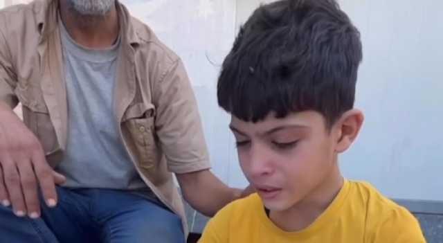 طفل فلسطيني باكيا والده الشهيد: ياريت أروح عند أبوي كمان