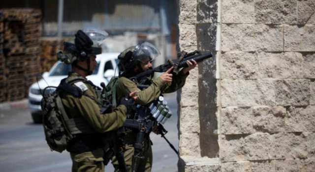 مراسل رؤيا: إصابة 3 فلسطينيين برصاص الاحتلال في بيت أمر بالخليل