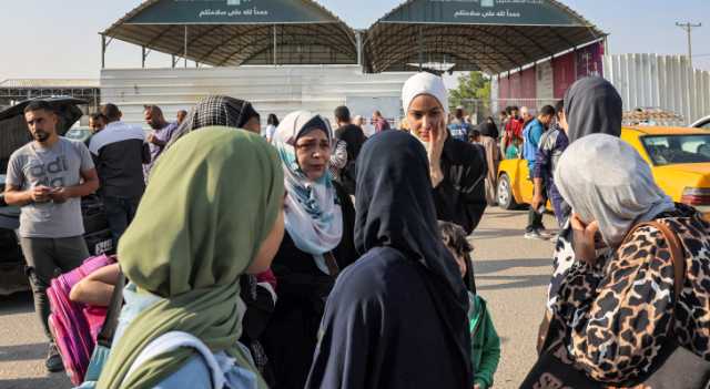 بالصور.. مجموعة فلسطينيين من حاملي جنسيات مزدوجة تغادر غزة عبر رفح إلى مصر