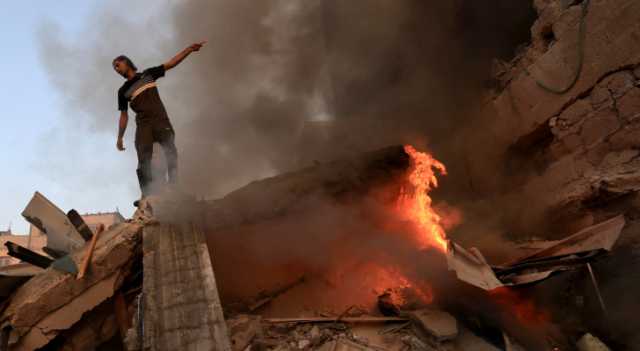 مراسل رؤيا: 3 شهداء إثر استهداف الاحتلال لمنزل في بيت حانون