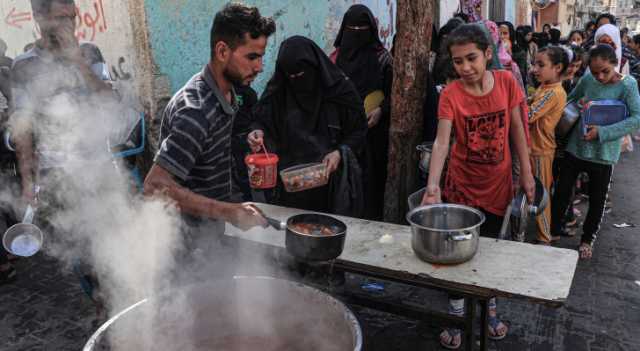 أصابه العمى.. مسؤول عسكري في تل أبيب: لا أزمة إنسانية في غزة