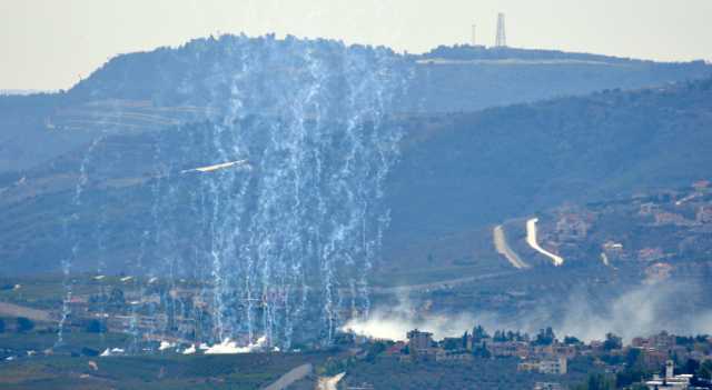 مراسلة رؤيا: الاحتلال يشن عدة غارات على أطراف بلدة عيتا الشعب على الحدود اللبنانية الجنوبية
