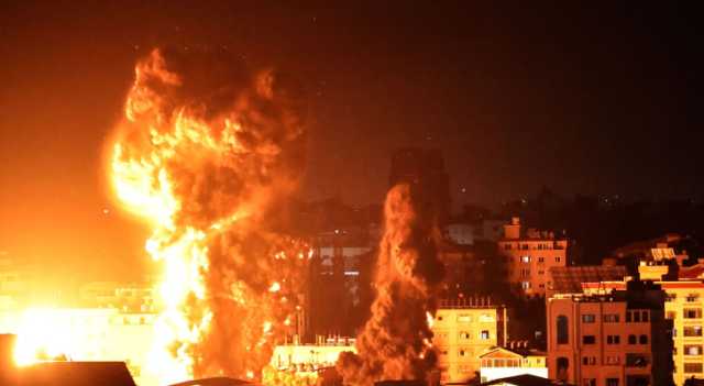 قبيل الهدنة.. طيران الاحتلال يشن غارات عنيفة على عدة مناطق في قطاع غزة