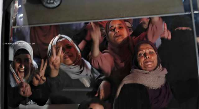 حماس تهنئ بمناسبة الإفراج أسرى فلسطينيين من سجون الاحتلال