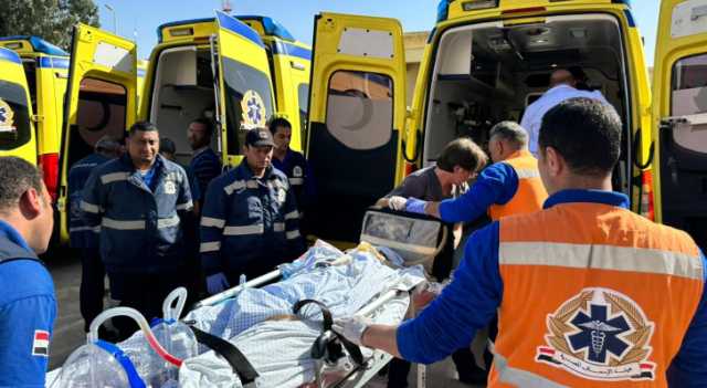 سيارات إسعاف تنقل جرحى من غزة إلى مصر عبر رفح
