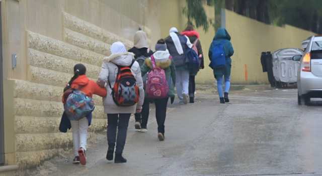 طقس العرب يدعو طلاب المدارس إلى ارتداء ملابس دافئة: أمطار وطقس بارد الاثنين