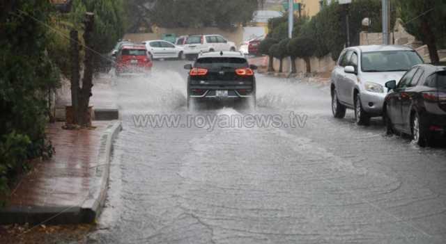 أمطار غزيرة وضباب يغطي مناطق في الأردن الاثنين