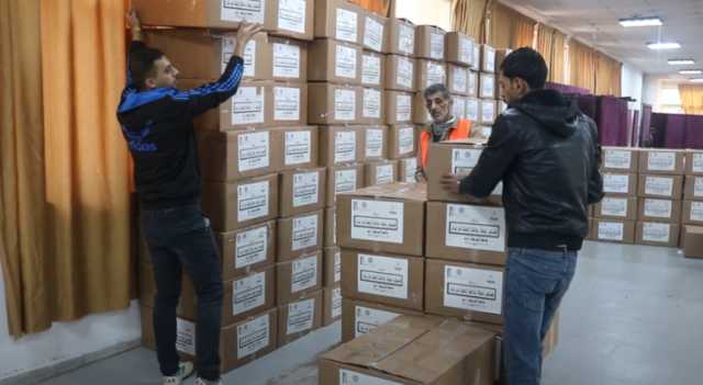 جامعة اليرموك شاحنتين محملتين بالمساعدات إلى قطاع غزة