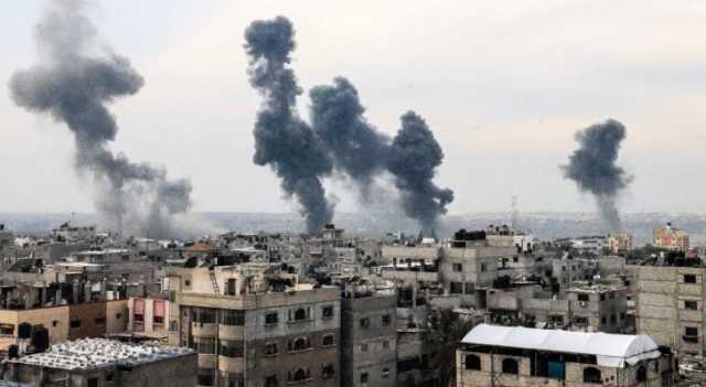 قوات الاحتلال تقصف وسط قطاع غزة.. والمقاومة الفلسطينية تتصدى
