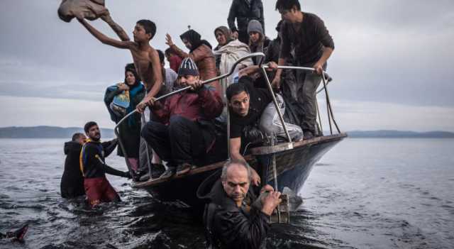غرق شقيقات وإصابات في مركب يقل مهاجرين بالسواحل اليونانية